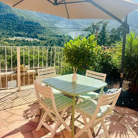 Calme Entre Mer, Montagne Et Rivière *