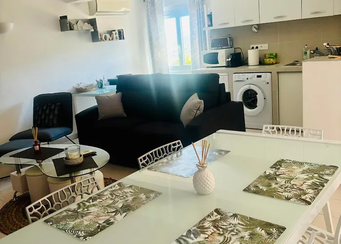 Calme Entre Mer, Montagne Et Riviere *